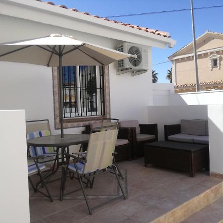 2 Bedroom Newly Renovated Bungalow Close To Bars & Restaurants Los Alcázares Dış mekan fotoğraf
