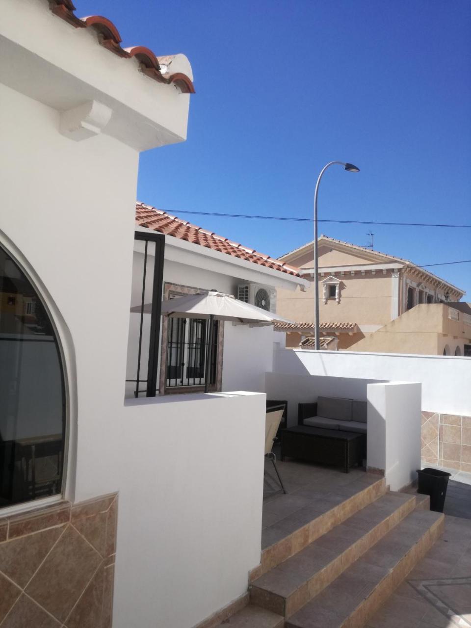 2 Bedroom Newly Renovated Bungalow Close To Bars & Restaurants Los Alcázares Dış mekan fotoğraf